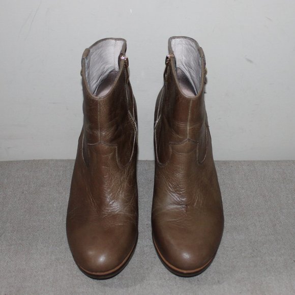 LADIES VINCE CAMUTO ANKLE BOOTS - 9 M - DARK TAN LEATHER - Picture 2 of 9